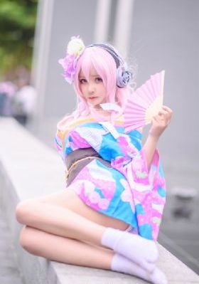 妺妺让我破她裙子摸她_4K在线播放观看
